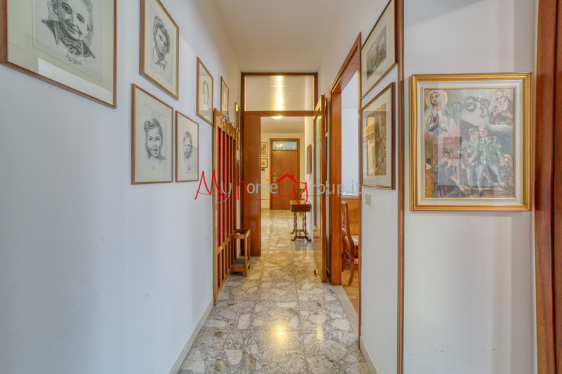 GUIZZA: Appartamento dalle ampie dimensioni al primo piano, composto di ingresso, soggiorno con a...