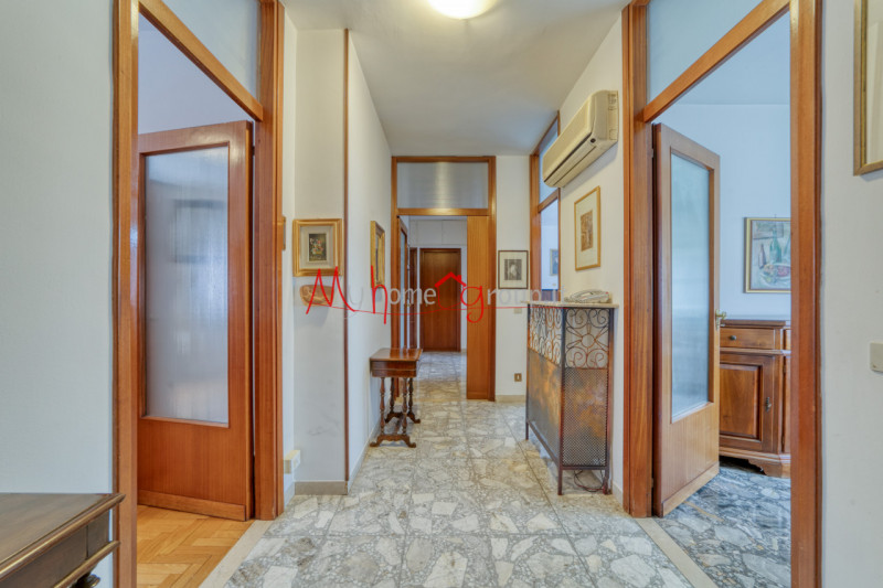 GUIZZA: Appartamento dalle ampie dimensioni al primo piano, composto di ingresso, soggiorno con a...