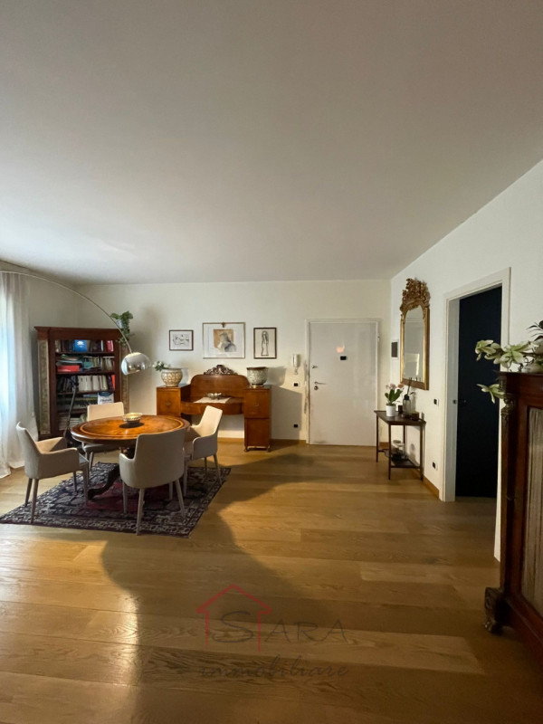 Nel cuore del Centro Storico di Padova, Sara Immobiliare propone in vendita un elegante appartame...