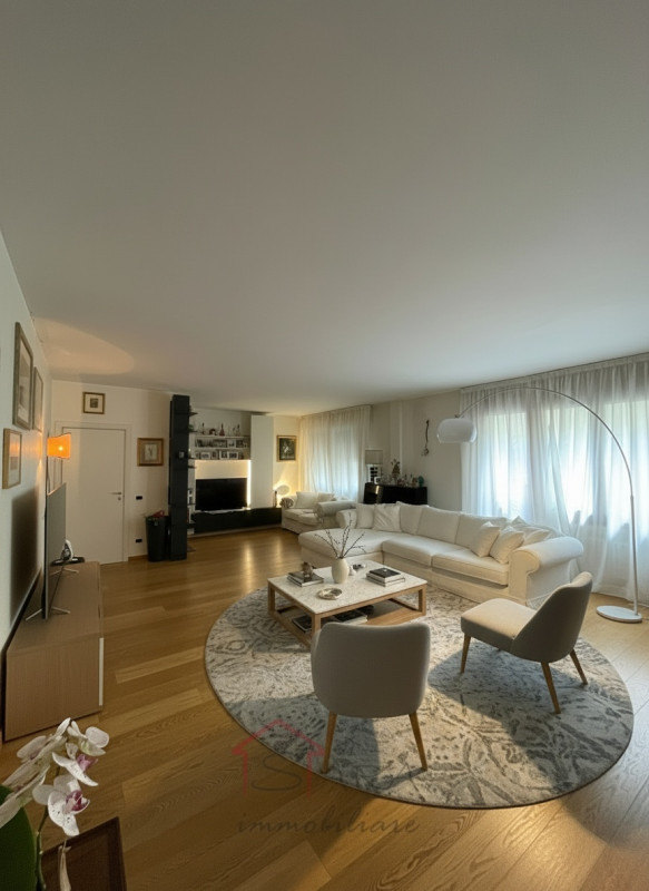 Nel cuore del Centro Storico di Padova, Sara Immobiliare propone in vendita un elegante appartame...