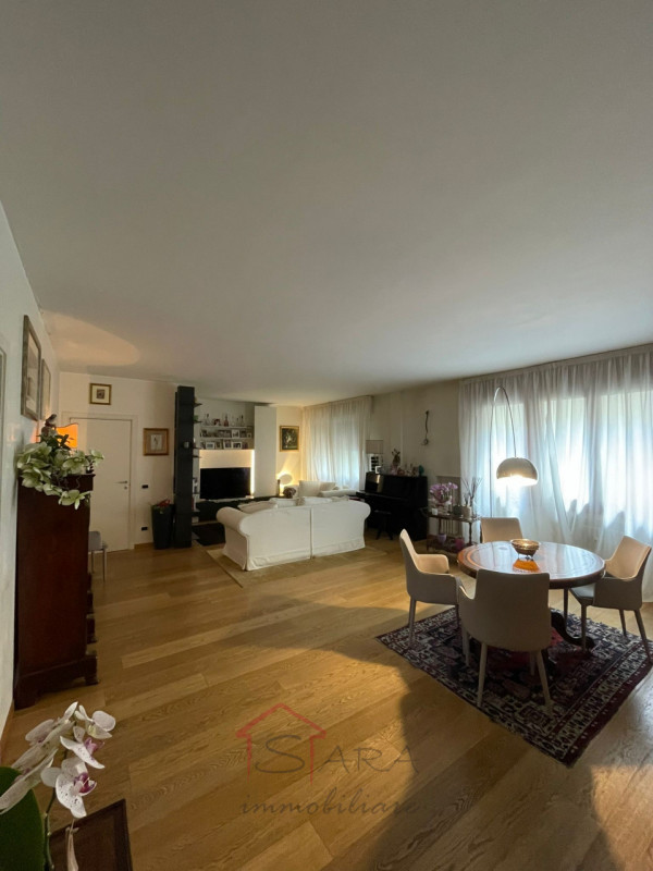 Nel cuore del Centro Storico di Padova, Sara Immobiliare propone in vendita un elegante appartame...