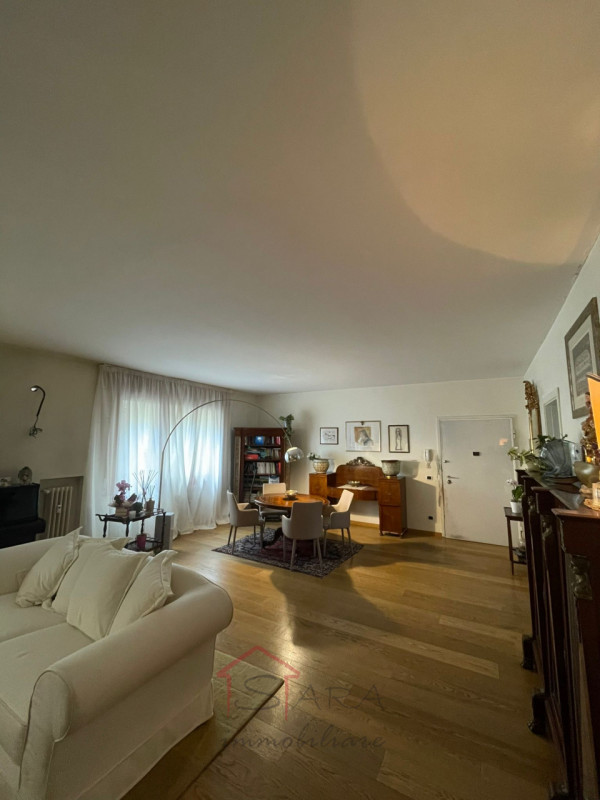 Nel cuore del Centro Storico di Padova, Sara Immobiliare propone in vendita un elegante appartame...