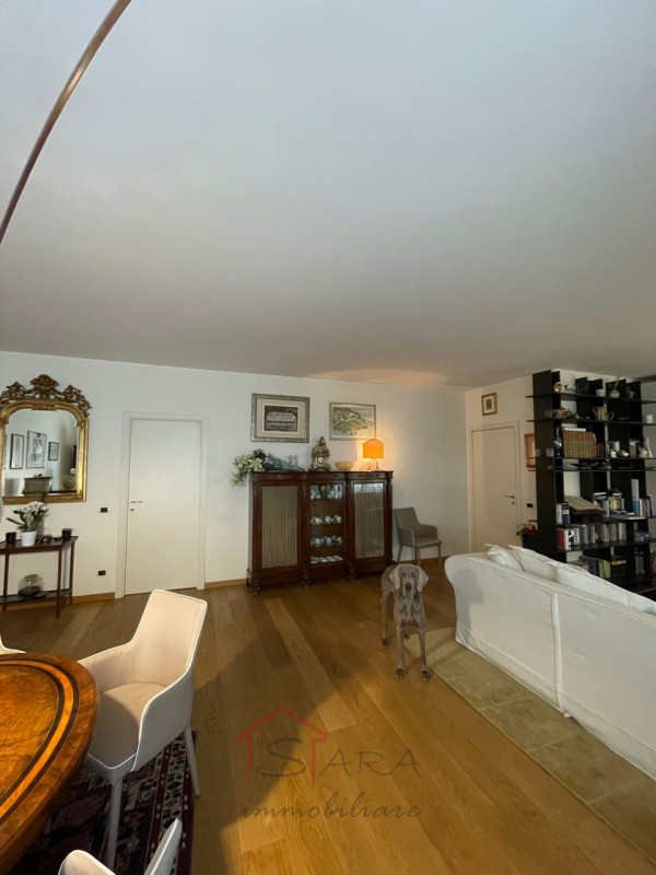 Nel cuore del Centro Storico di Padova, Sara Immobiliare propone in vendita un elegante appartame...