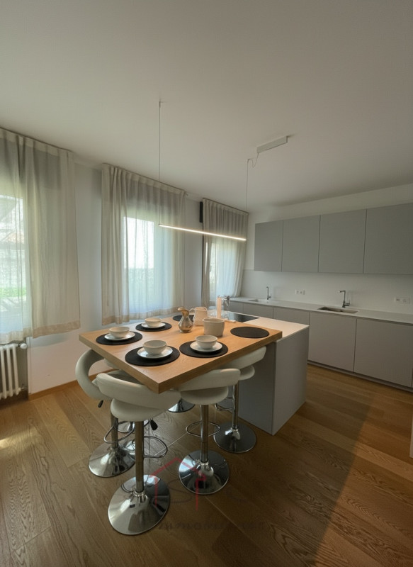 Nel cuore del Centro Storico di Padova, Sara Immobiliare propone in vendita un elegante appartame...