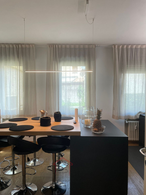 Nel cuore del Centro Storico di Padova, Sara Immobiliare propone in vendita un elegante appartame...