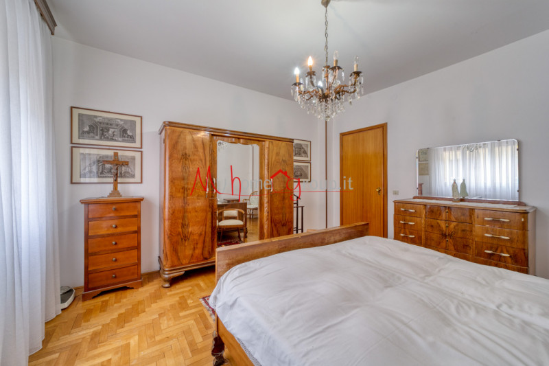 GUIZZA: Appartamento dalle ampie dimensioni al primo piano, composto di ingresso, soggiorno con a...