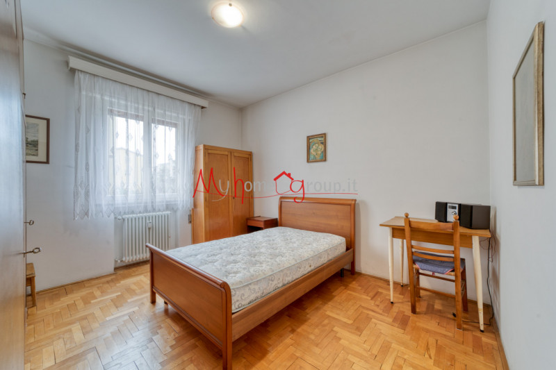 GUIZZA: Appartamento dalle ampie dimensioni al primo piano, composto di ingresso, soggiorno con a...