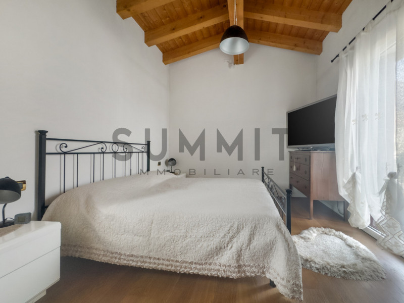 PIOVENE ROCCHETTE - Grumello: in splendida zona residenziale, BIFAMILIARE con ampio giardino di p...