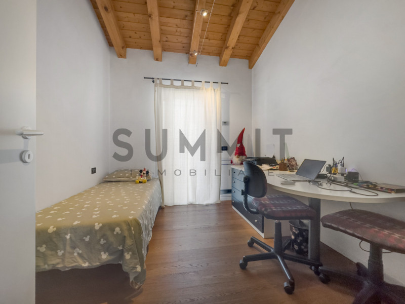 PIOVENE ROCCHETTE - Grumello: in splendida zona residenziale, BIFAMILIARE con ampio giardino di p...