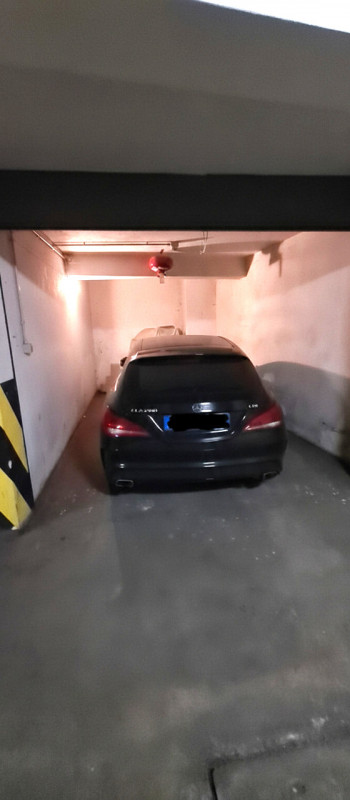 Proponiamo nella prestigiosa Via Dante, intriovabile garage singolo. Ampia area di manovra. Spese...