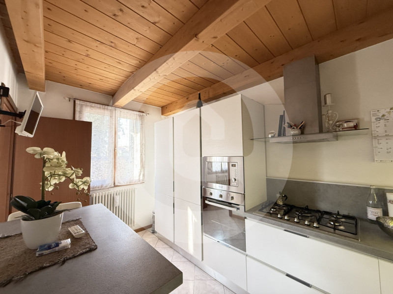 Scopri questa splendida porzione di bifamiliare indipendente, situata a Camposampiero, a pochi pa...