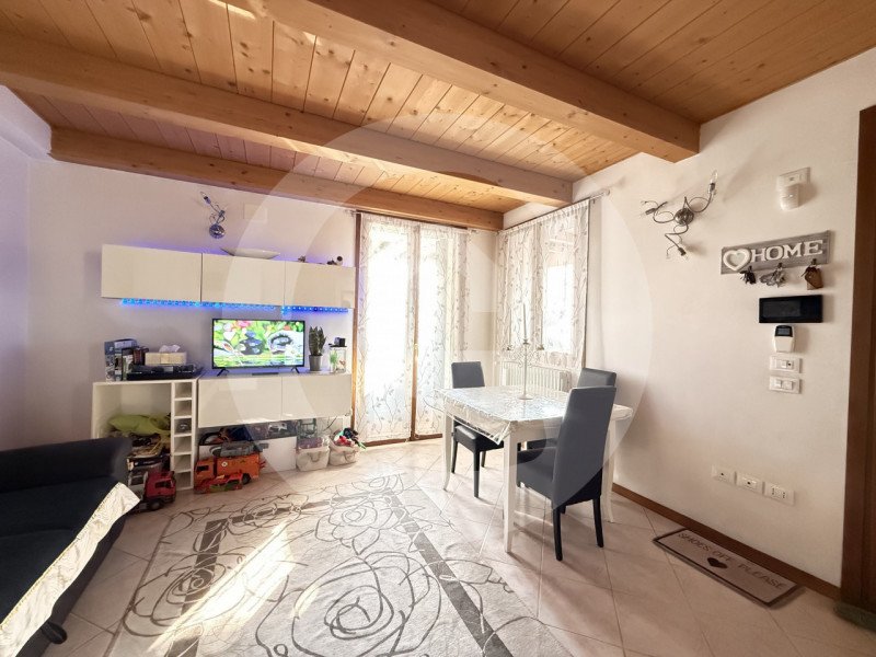 Scopri questa splendida porzione di bifamiliare indipendente, situata a Camposampiero, a pochi pa...