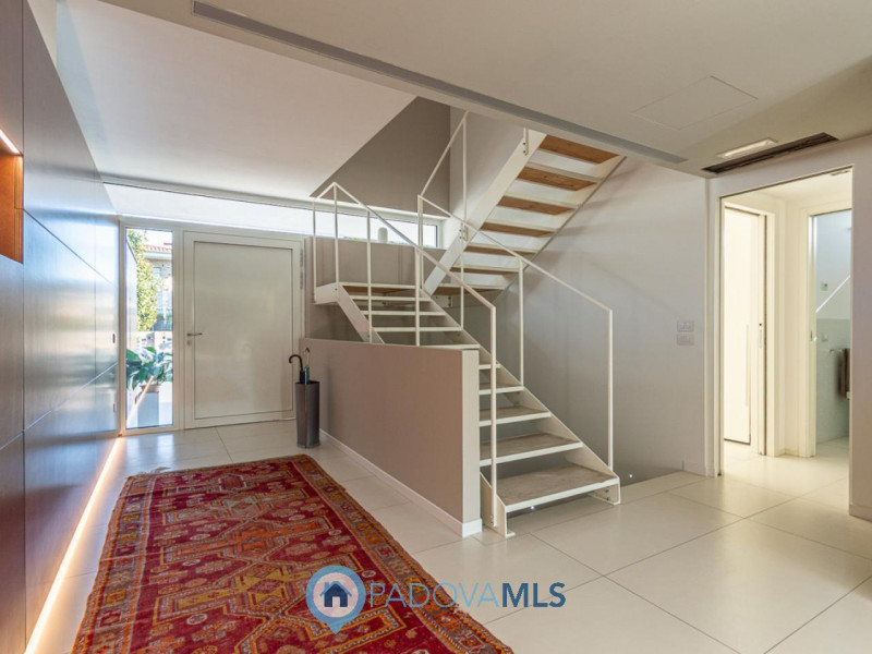 Immobile in esclusiva al Gruppo Padova MLS
Scopri questa magnifica villa moderna situata nel cuor...