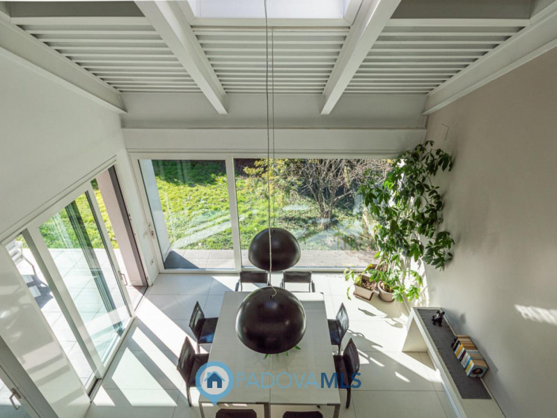 Immobile in esclusiva al Gruppo Padova MLS
Scopri questa magnifica villa moderna situata nel cuor...