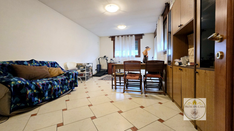 Rif. S398 - Proponiamo in vendita nel comune di Solesino proprietà composta da casa indipendente ...