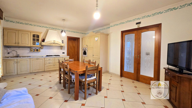 Rif. S398 - Proponiamo in vendita nel comune di Solesino proprietà composta da casa indipendente ...