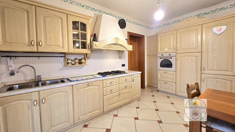 Rif. S398 - Proponiamo in vendita nel comune di Solesino proprietà composta da casa indipendente ...