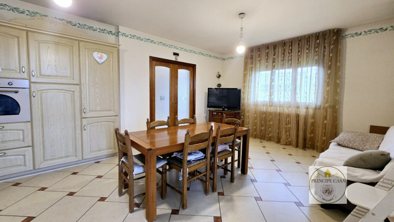 Rif. S398 - Proponiamo in vendita nel comune di Solesino proprietà composta da casa indipendente ...