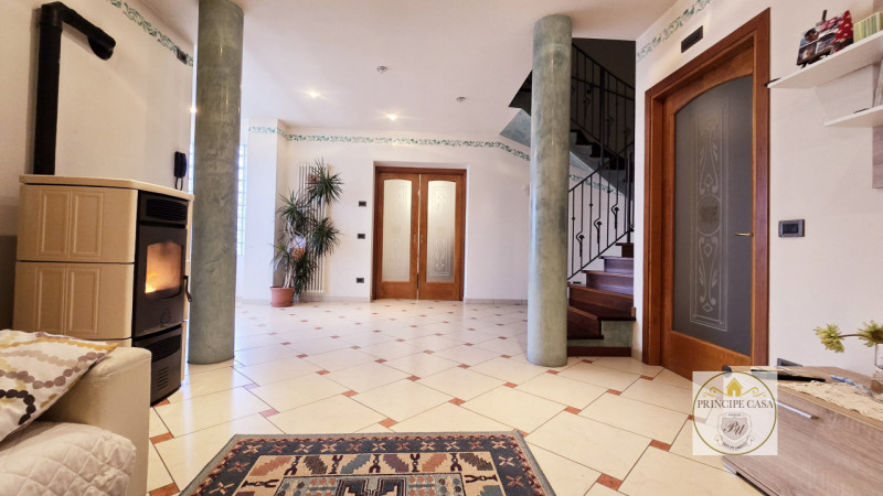 Rif. S398 - Proponiamo in vendita nel comune di Solesino proprietà composta da casa indipendente ...