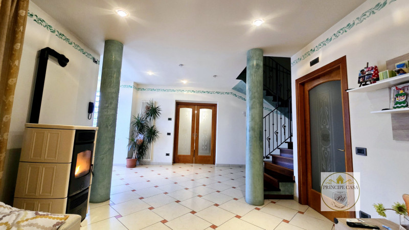 Rif. S398 - Proponiamo in vendita nel comune di Solesino proprietà composta da casa indipendente ...