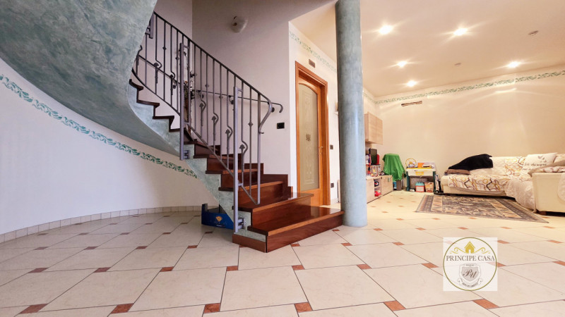 Rif. S398 - Proponiamo in vendita nel comune di Solesino proprietà composta da casa indipendente ...