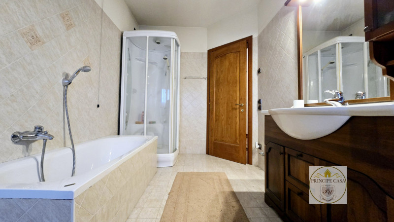 Rif. S398 - Proponiamo in vendita nel comune di Solesino proprietà composta da casa indipendente ...