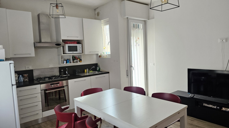 ARCELLA - SANT' ANTONINO (Padova). Se sei una ragazza Erasmus o una ragazza che lavora alla ricer...