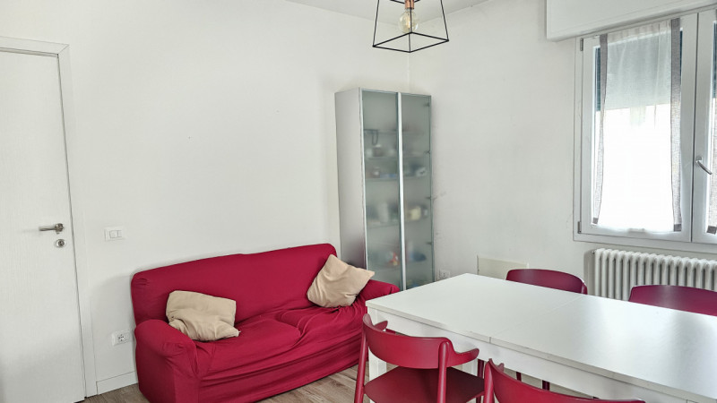 ARCELLA - SANT' ANTONINO (Padova). Se sei una ragazza Erasmus o una ragazza che lavora alla ricer...