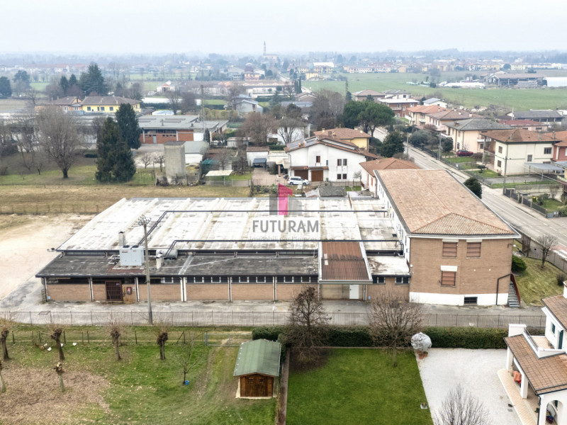 QUINTO VICENTINO - RIF.626FUTURAM - PER INFO 0444/310220
A soli 4 km dal casello autostradale di ...