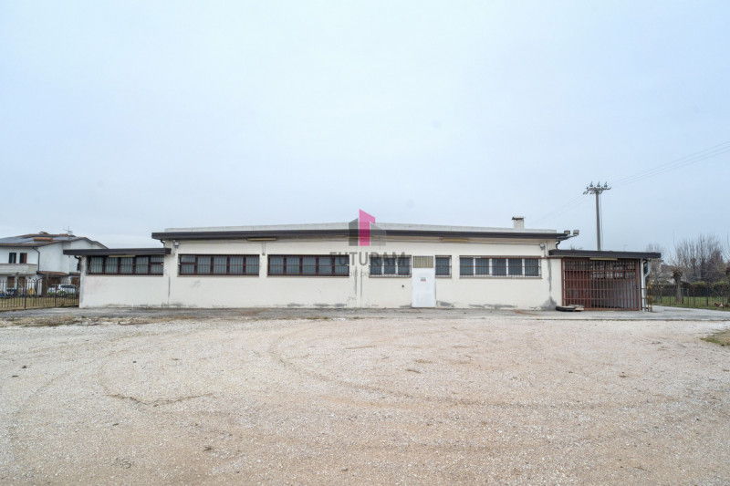 QUINTO VICENTINO - RIF.626FUTURAM - PER INFO 0444/310220
A soli 4 km dal casello autostradale di ...