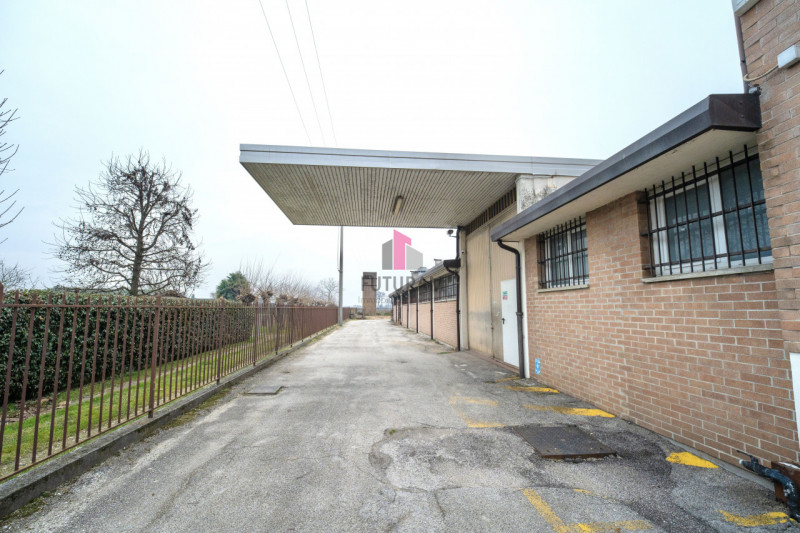 QUINTO VICENTINO - RIF.626FUTURAM - PER INFO 0444/310220
A soli 4 km dal casello autostradale di ...