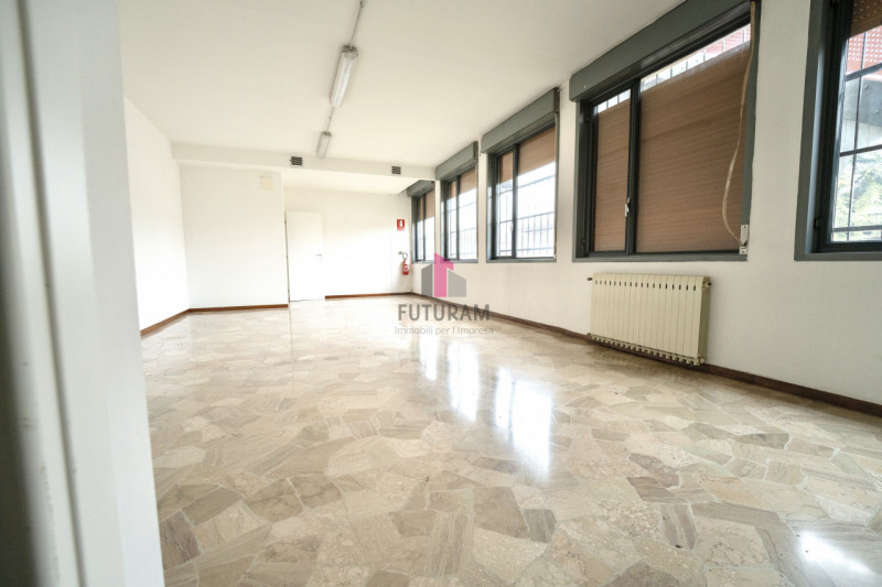 QUINTO VICENTINO - RIF.626FUTURAM - PER INFO 0444/310220
A soli 4 km dal casello autostradale di ...