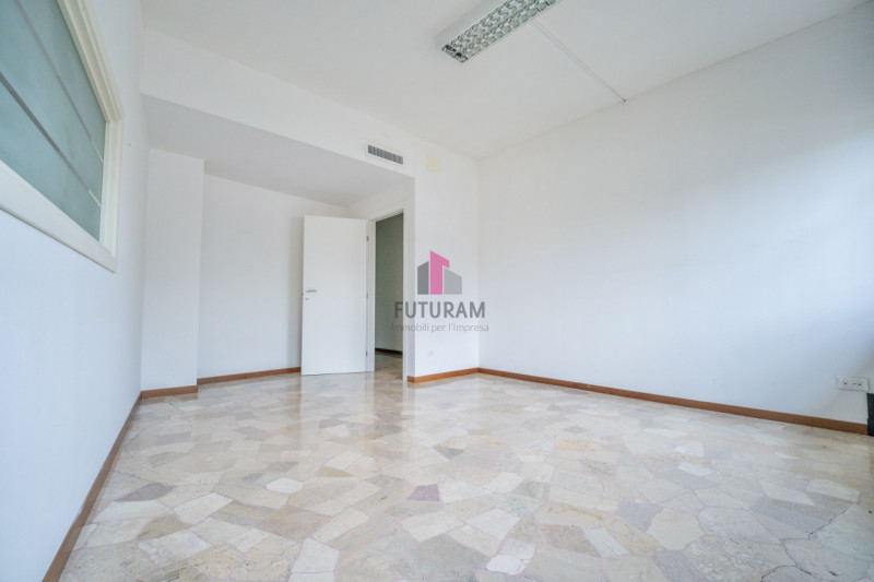 QUINTO VICENTINO - RIF.626FUTURAM - PER INFO 0444/310220
A soli 4 km dal casello autostradale di ...