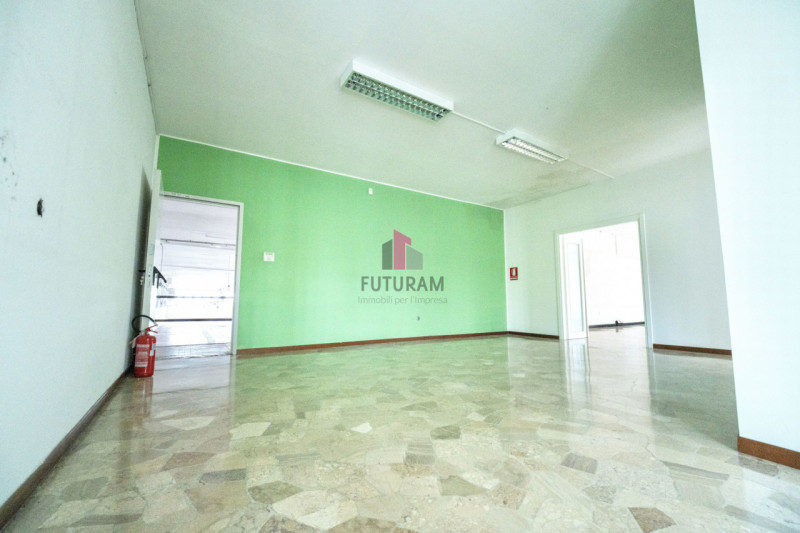 QUINTO VICENTINO - RIF.626FUTURAM - PER INFO 0444/310220
A soli 4 km dal casello autostradale di ...