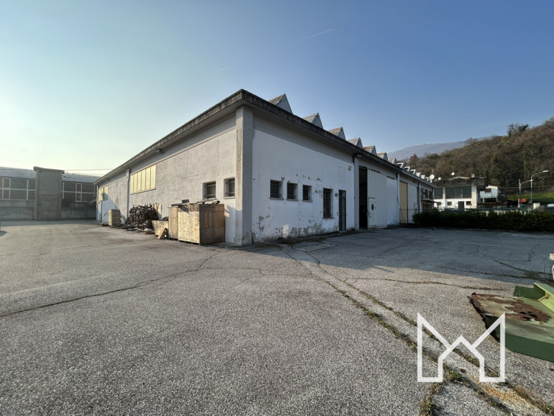 SAN MICHELE- Inserito in una strada chiusa al traffico veicolare a 7 km dall'ingresso della Super...