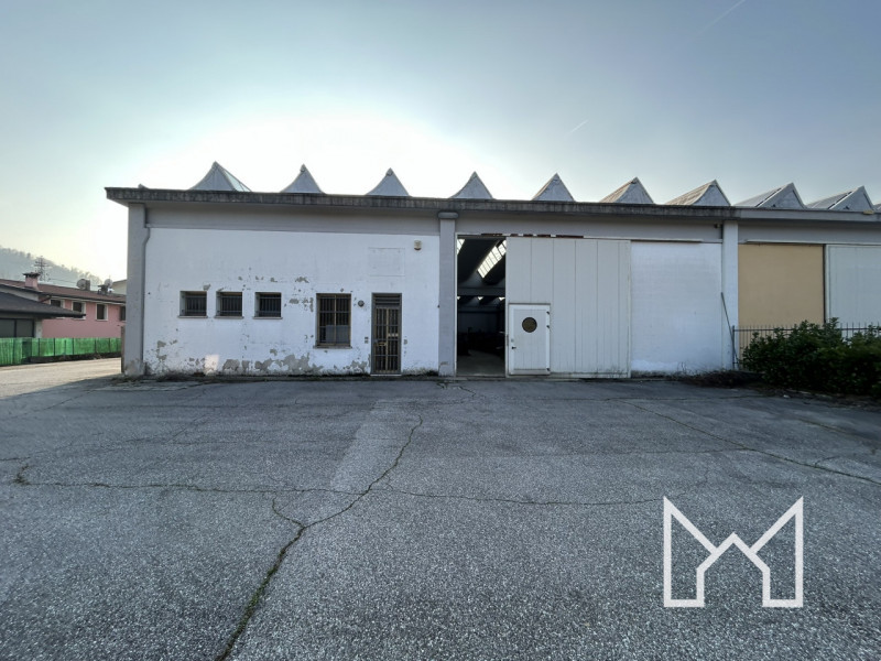 SAN MICHELE- Inserito in una strada chiusa al traffico veicolare a 7 km dall'ingresso della Super...