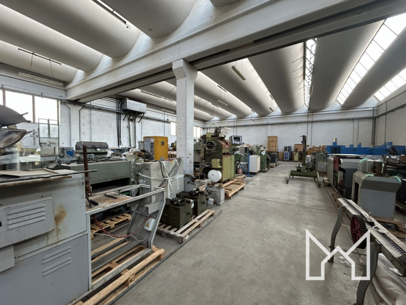 SAN MICHELE- Inserito in una strada chiusa al traffico veicolare a 7 km dall'ingresso della Super...