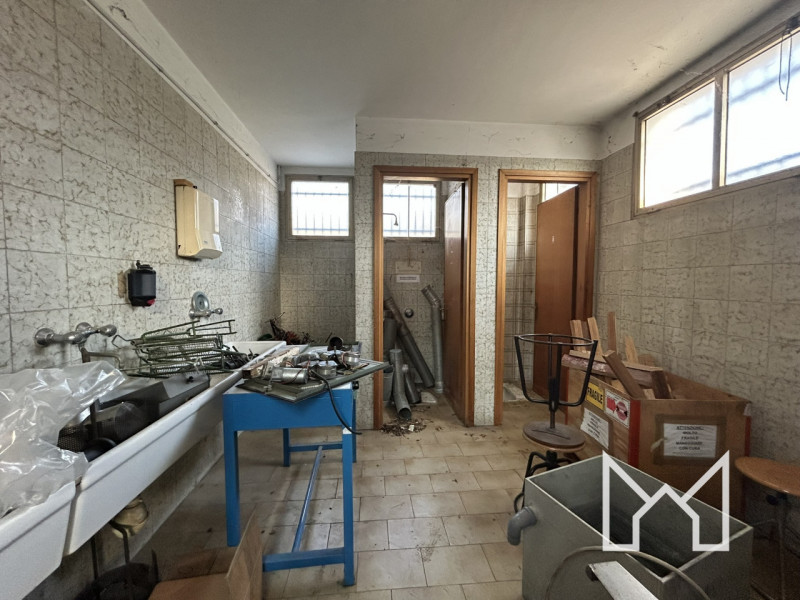 SAN MICHELE- Inserito in una strada chiusa al traffico veicolare a 7 km dall'ingresso della Super...