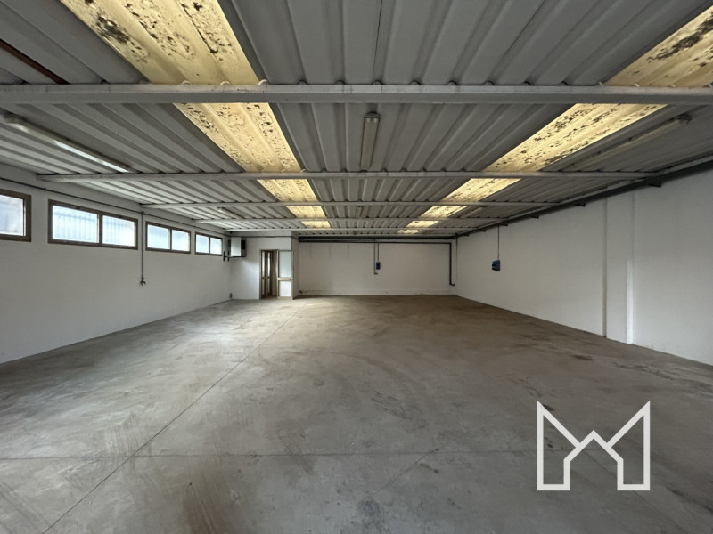 SAN MICHELE- Inserito in una strada chiusa al traffico veicolare a 7 km dall'ingresso della Super...