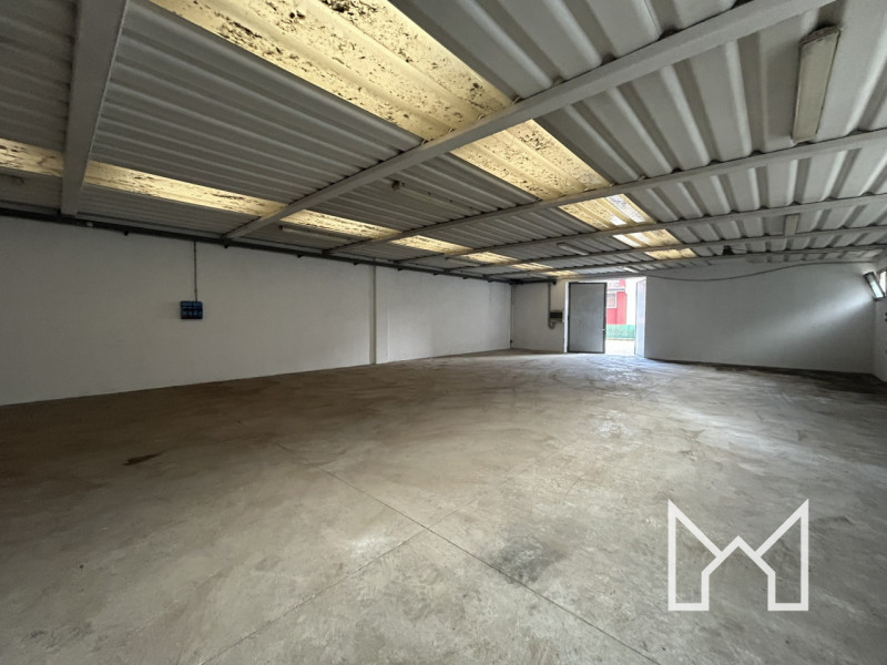 SAN MICHELE- Inserito in una strada chiusa al traffico veicolare a 7 km dall'ingresso della Super...