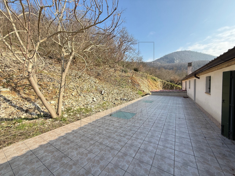 Rif. S134 Porzione di rustico in pietra, ristrutturato esternamente ed al grezzo internamente su ...