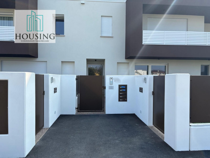 Nel Comune di Montegrotto Terme, proponiamo un appartamento di nuova costruzione, completamente a...