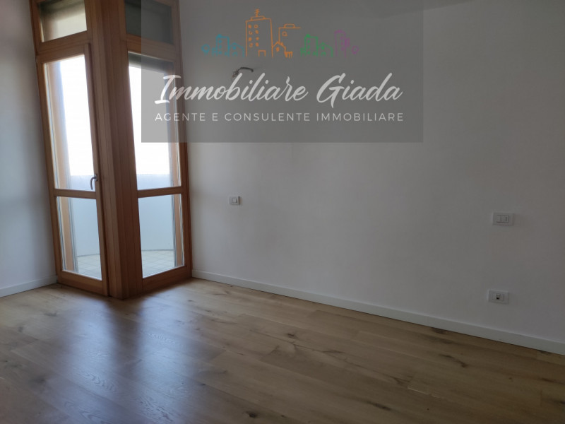 VENDITA IN ESCLUSIVA. Proposta Immobiliare: Luminoso Appartamento con Vista Colline
In zona resid...