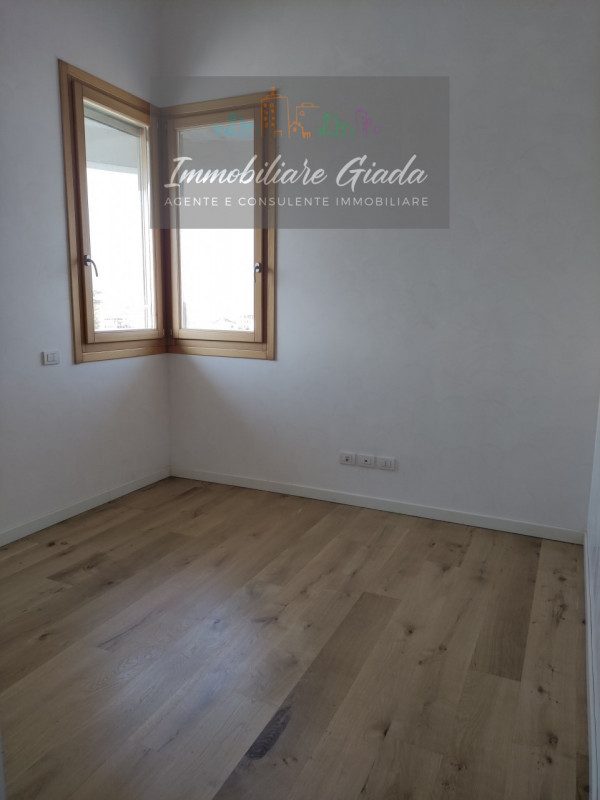 VENDITA IN ESCLUSIVA. Proposta Immobiliare: Luminoso Appartamento con Vista Colline
In zona resid...