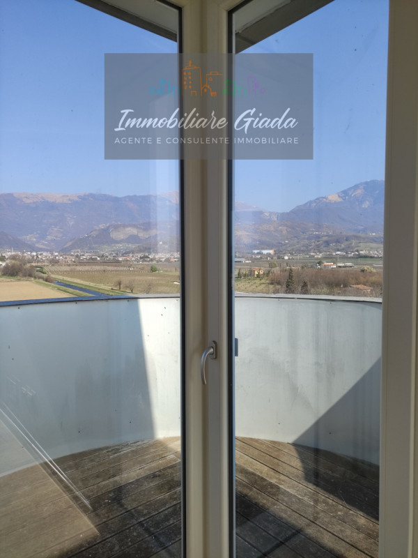 VENDITA IN ESCLUSIVA. Proposta Immobiliare: Luminoso Appartamento con Vista Colline
In zona resid...
