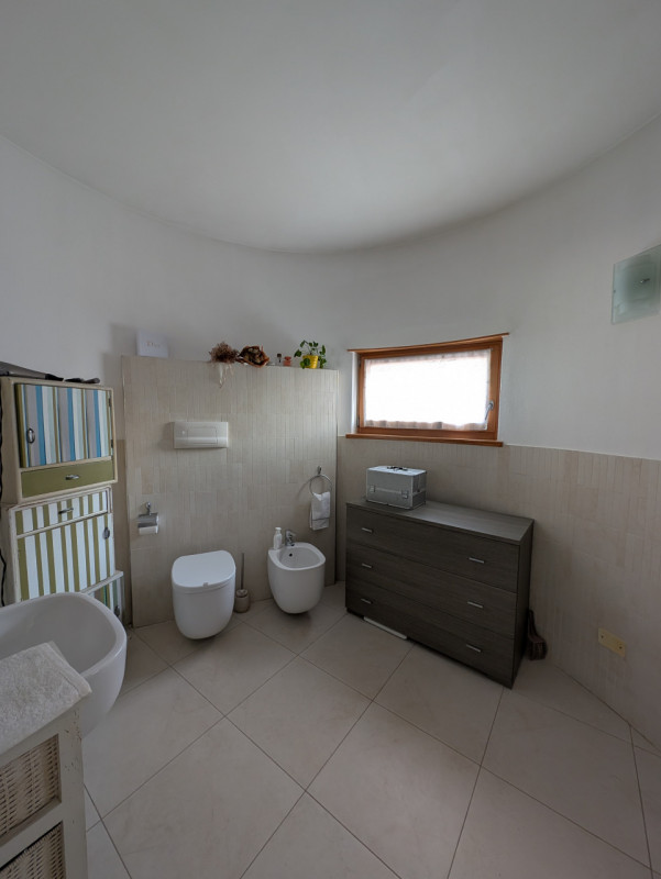 Vendesi bellissimo appartamento per investimento con inquilini con regolare contratto di affitto....