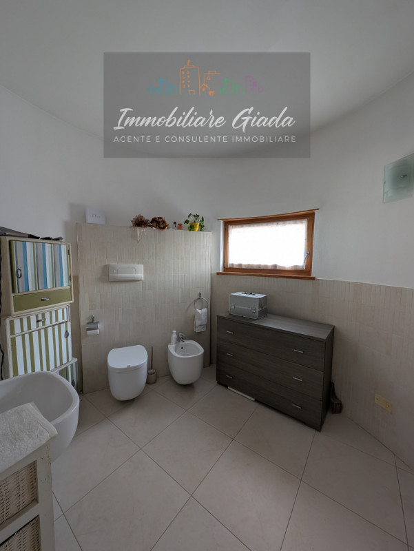 VENDITA IN ESCLUSIVA. Proposta Immobiliare: Luminoso Appartamento con Vista Colline
In zona resid...