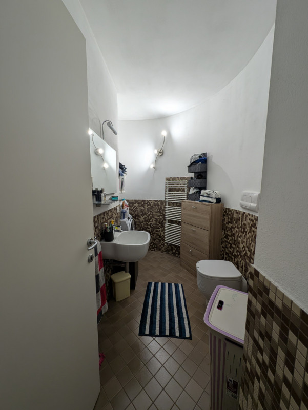 Vendesi bellissimo appartamento per investimento con inquilini con regolare contratto di affitto....