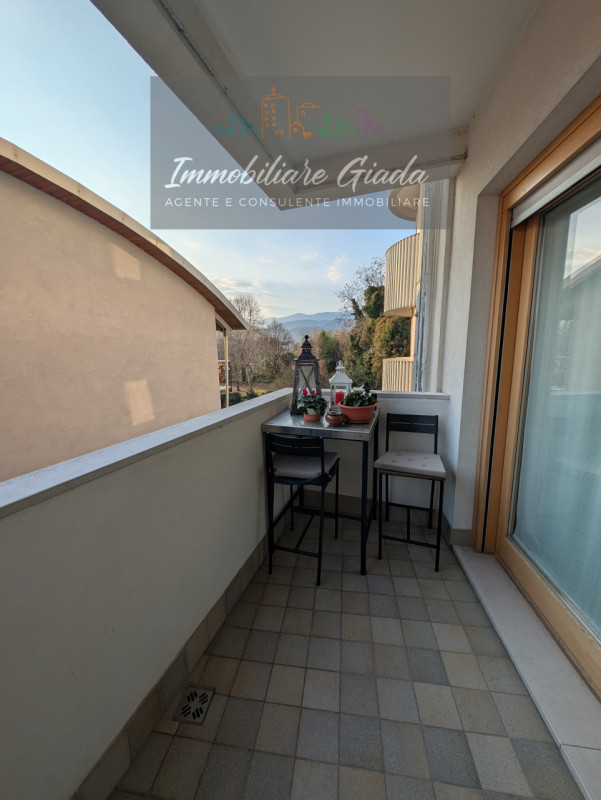 VENDITA IN ESCLUSIVA. Proposta Immobiliare: Luminoso Appartamento con Vista Colline
In zona resid...