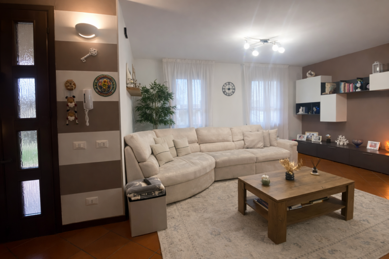 Proponiamo in vendita una splendida porzione di bifamiliare situata nella tranquilla e servita zo...